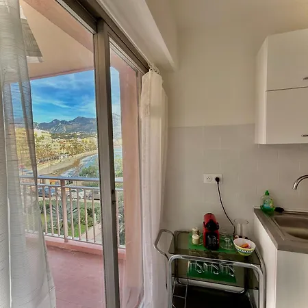 Fronte Mare Con Terrazza Mcgregor's Seaview Apartamento Rocabruna