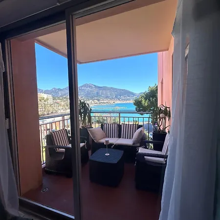 Fronte Mare Con Terrazza Mcgregor's Seaview Apartmán *